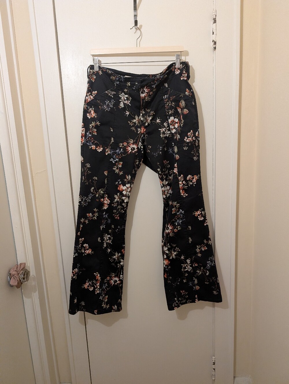 Pilcro Black Floral Demilune Boot Pants Size 31